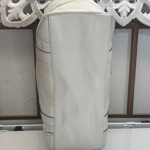 Coach White Smooth Leather Extra Large Tote Bag 2006 - Picture 6 of 13